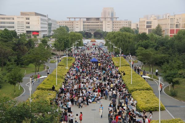 乐竞（中国）一站式服务官网的“大四一条街”（组图）
